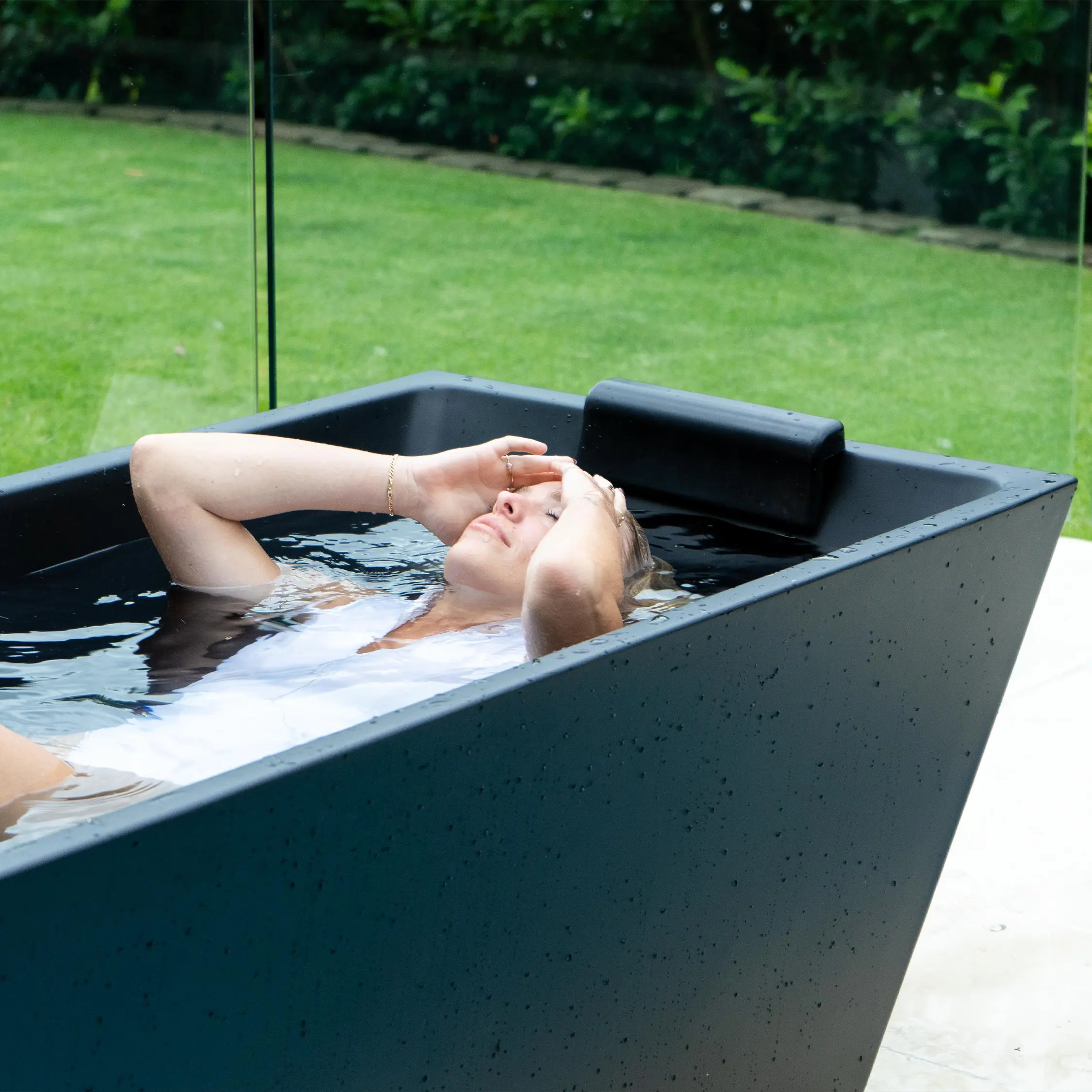 Revel Edur - Noir Ice Bath Includes Chiller - Image 9